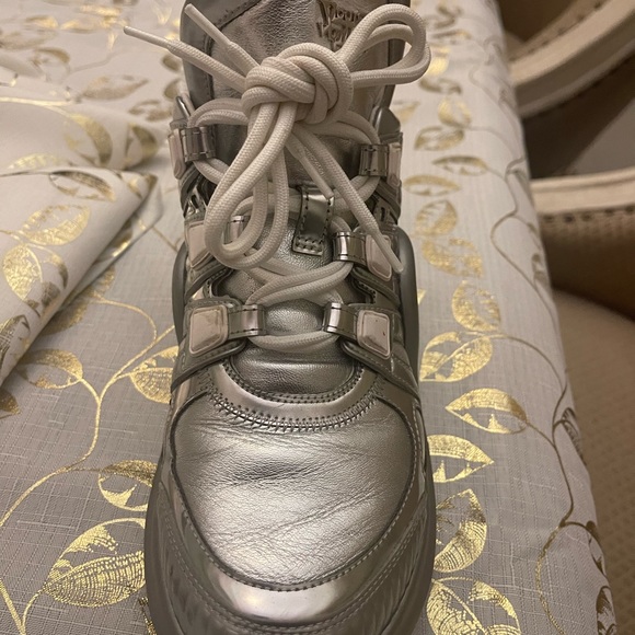 Louis Vuitton Archlight Tennis Shoes. Worn twice. Silver. Size 9. - Picture 13 of 15